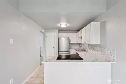 Kitchen - 115 Mckean Ct #D, Enumclaw, WA 98022 photo 2 of 4