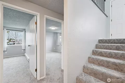 Entry Way - 115 Mckean Ct #D, Enumclaw, WA 98022 photo 3 of 3
