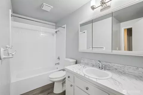 Bath - 115 Mckean Ct #D, Enumclaw, WA 98022 photo 2 of 3