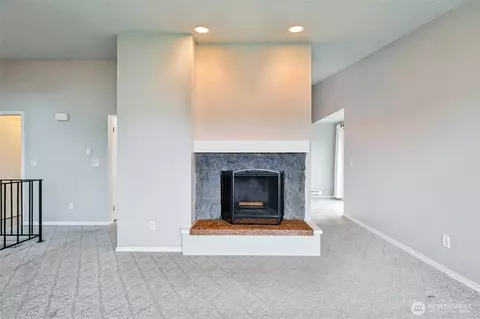 Living - 115 Mckean Ct #D, Enumclaw, WA 98022 photo 6 of 6