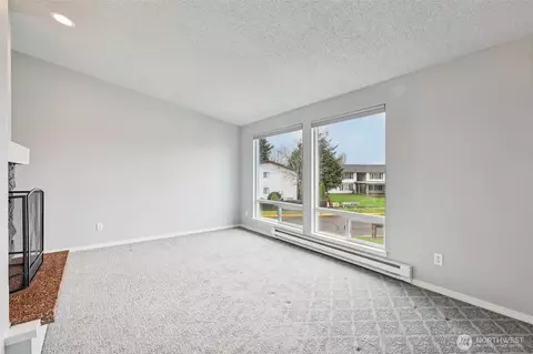 Living - 115 Mckean Ct #D, Enumclaw, WA 98022 photo 2 of 6