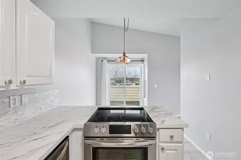 Kitchen - 115 Mckean Ct #D, Enumclaw, WA 98022 photo 4 of 4