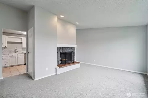 Living - 115 Mckean Ct #D, Enumclaw, WA 98022 photo 3 of 6