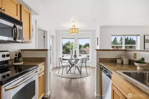 300 High School Rd NE #300, Bainbridge Island, WA 98110
