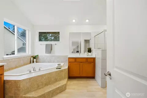 Bath - 24115 22nd Pl W, Bothell, WA 98021 photo 2 of 5