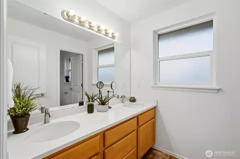 Bath - 24115 22nd Pl W, Bothell, WA 98021 photo 5 of 5