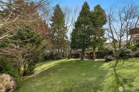 Exterior - 8823 10th Dr SE, Everett, WA 98208 photo 6 of 7