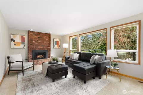 Living - 8823 10th Dr SE, Everett, WA 98208 photo 4 of 5