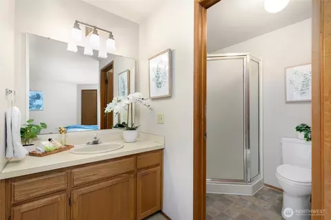 Bath - 8823 10th Dr SE, Everett, WA 98208 photo 1 of 2
