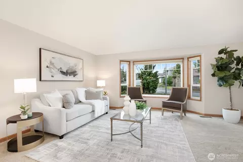 Living - 8823 10th Dr SE, Everett, WA 98208 photo 2 of 5