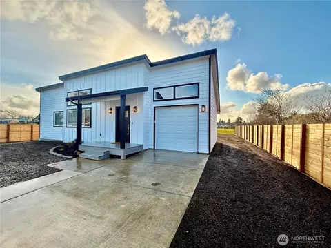 465 Octopus Ave NE, Ocean Shores, WA 98569