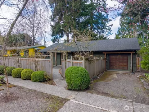 8805 27th Ave NE, Seattle, WA 98115