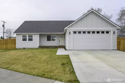 1038 W Lakeside Dr, Moses Lake, WA 98837