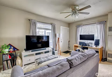 Living - 1018 Wall St SE, Everett, WA 98201 photo 2 of 3