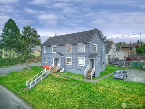 Exterior - 1018 Wall St SE, Everett, WA 98201 photo 2 of 3