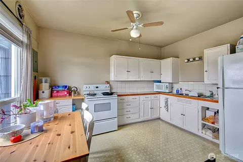Kitchen - 1018 Wall St SE, Everett, WA 98201 photo 3 of 3