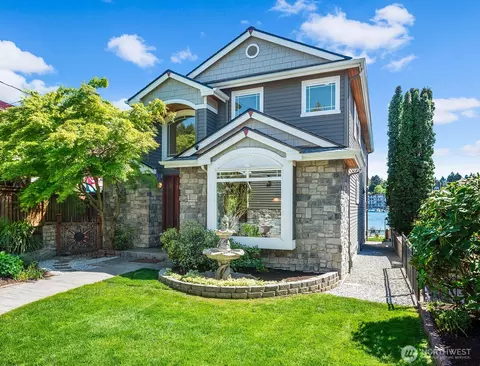 8696 Island Dr S, Seattle, WA 98118