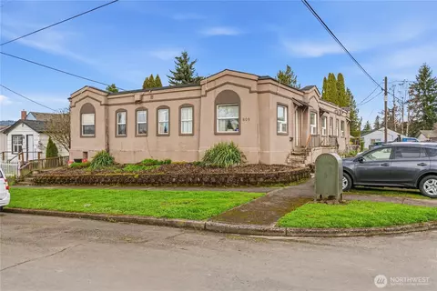809 Columbia St, Kelso, WA 98626