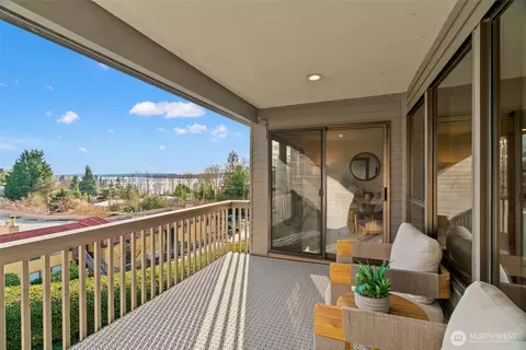11640 100th Ave NE #304, Kirkland, WA 98034