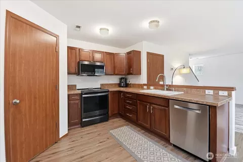 Kitchen - 20130 52nd Ave E, Spanaway, WA 98387 photo 2 of 3