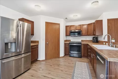 Kitchen - 20130 52nd Ave E, Spanaway, WA 98387 photo 1 of 3
