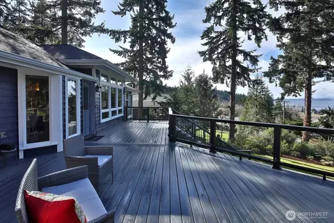 5938 Sundown Ln, Freeland, WA 98249