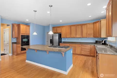 Kitchen - 21927 44th Dr SE, Bothell, WA 98021 photo 3 of 4