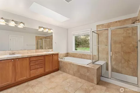 Bath - 21927 44th Dr SE, Bothell, WA 98021 photo 3 of 4