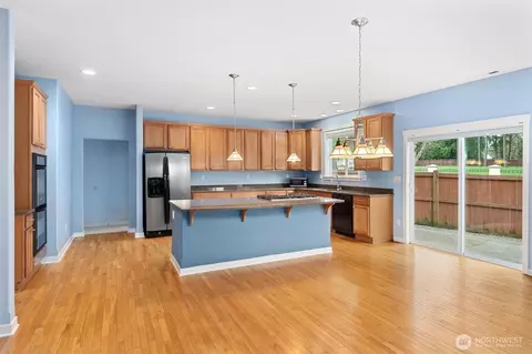 Kitchen - 21927 44th Dr SE, Bothell, WA 98021 photo 2 of 4
