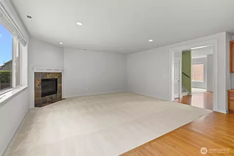 Living - 21927 44th Dr SE, Bothell, WA 98021 photo 4 of 9
