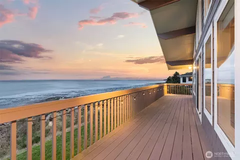 138 Sunrise Ave SE, Ocean Shores, WA 98569