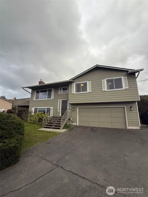570 Dugualla Bay Rd, Oak Harbor, WA 98277