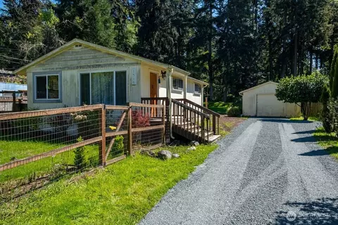 1516 Garden Ln, Freeland, WA 98249