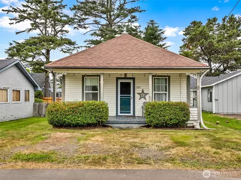 1205 49th St, Seaview, WA 98644