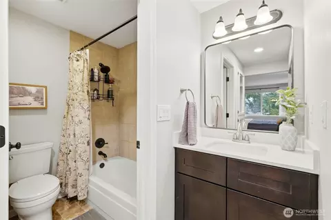 Bath - 820 E Cady Rd #A304, Everett, WA 98203 photo 1 of 2
