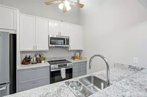 Kitchen - 820 E Cady Rd #A304, Everett, WA 98203 photo 3 of 4
