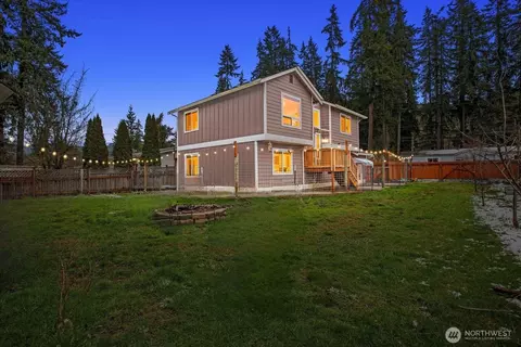 12808 E Macs Loop Rd, Granite Falls, WA 98252
