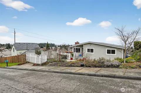 1111 E 8th St, Port Angeles, WA 98362