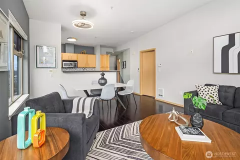 425 23rd Ave S #A503, Seattle, WA 98144