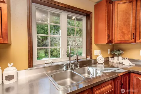 Kitchen - 772 Taylor Cutoff Rd, Sequim, WA 98382 photo 3 of 6