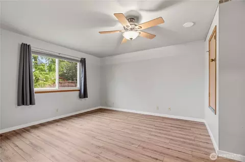 Bedroom - 2401 185th Pl SE, Bothell, WA 98012 photo 6 of 8