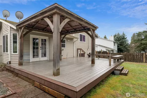 Exterior - 2401 185th Pl SE, Bothell, WA 98012 photo 6 of 7