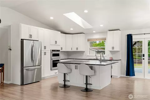 Kitchen - 2401 185th Pl SE, Bothell, WA 98012 photo 1 of 4