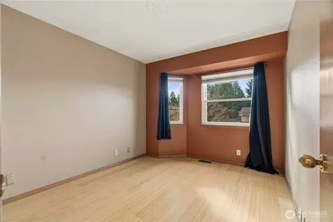 Bedroom - 2401 185th Pl SE, Bothell, WA 98012 photo 3 of 8