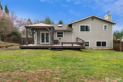 Exterior - 2401 185th Pl SE, Bothell, WA 98012 photo 4 of 7