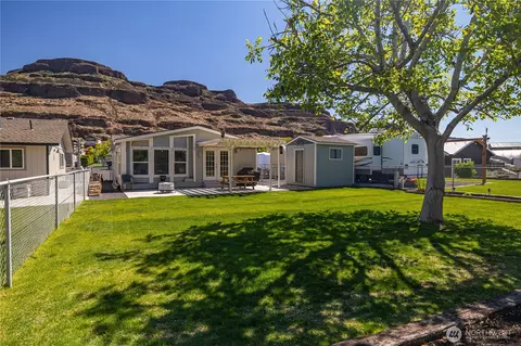878 SW Hunter Ave, Quincy, WA 98848
