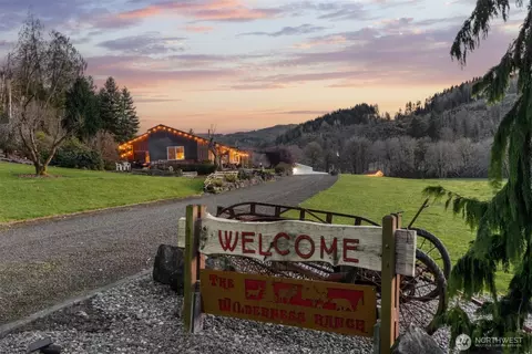 65 Wilderness Rd, Oakville, WA 98568