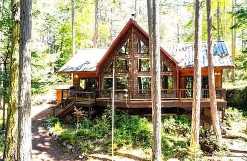 1354 Chinook Way, Center Island, WA 98221
