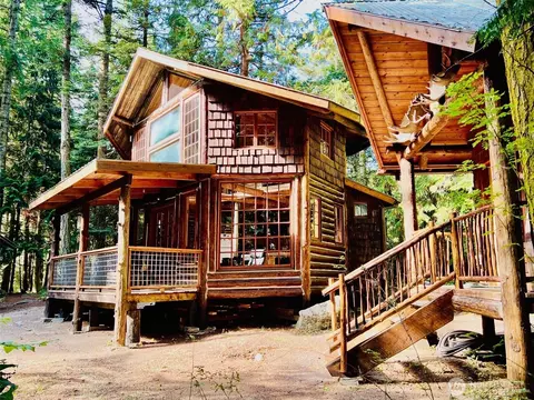 473 Wishkah Ln, Center Island, WA 98221