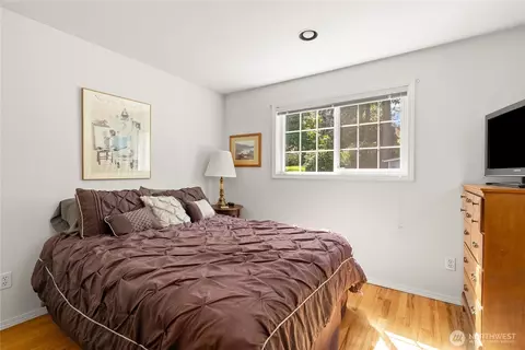 Bedroom - 8320 E Grapeview Loop Rd, Allyn, WA 98524 photo 1 of 2